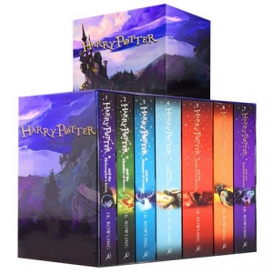مجموعه کتابهای 7 جلدی هری پاتر انگلیسی Harry Potter همراه با باکس و جعبه مخصوص با 50 درصد تخفیف